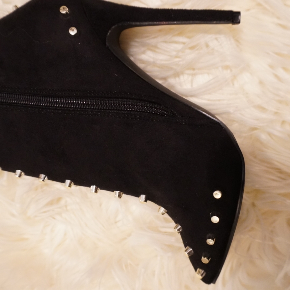 Boots - Picture 4 of 5